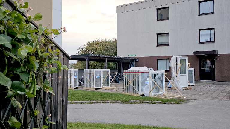Fönsterbyte i kvarteret Spelmannen. Foto.